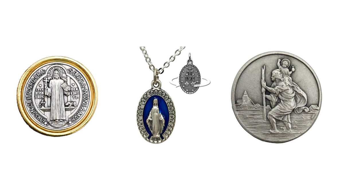 Drei Medaillen: Benediktusmedaille, Wundertätige Medaille und Christophorus-Medaille