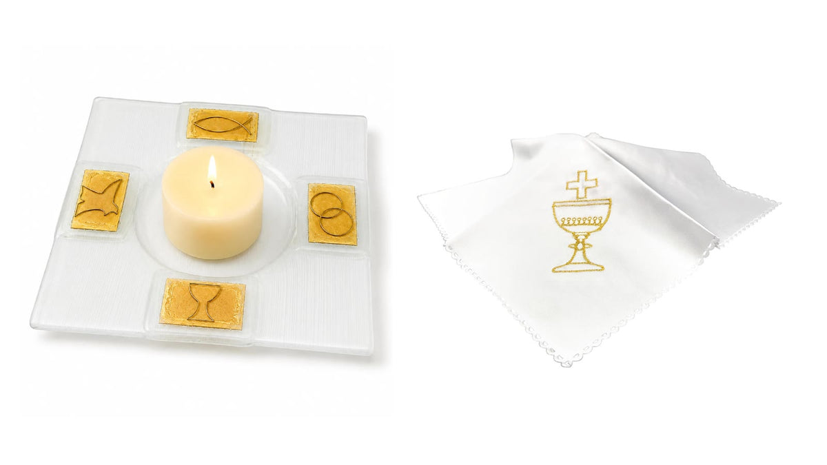 Assiette à bougie blanche ornée de symboles dorés de la communion et protège-cierge avec calice