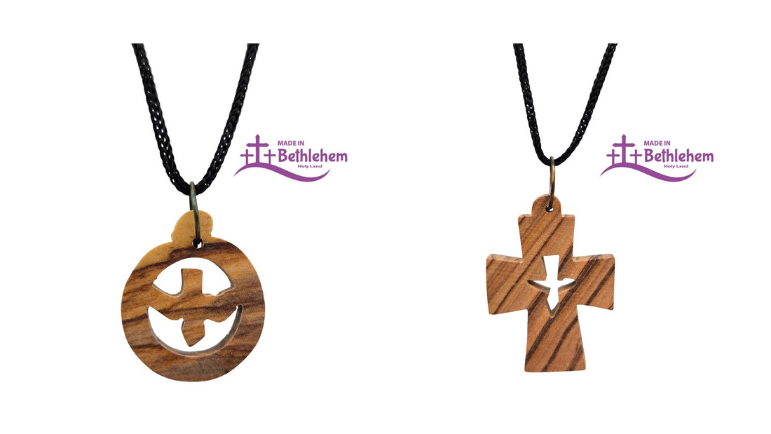 Pendentif en bois d'olivier avec colombe, signe de l'Esprit Saint, et collier croix avec colombe