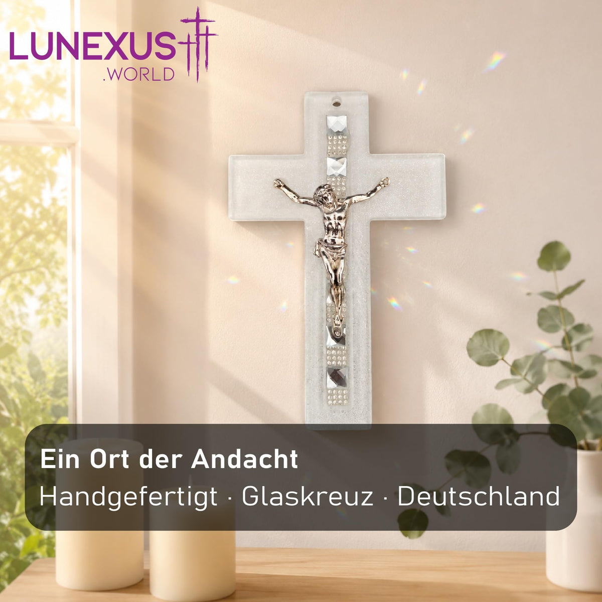 Glaskreuz 16 cm aus gefrostetem Glas mit silbernem Korpus und Strasssteinen, gesegnet – Bild 3