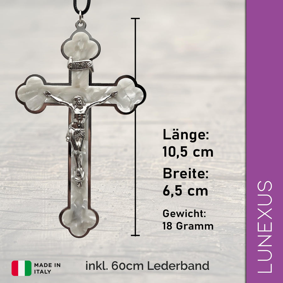 Crucifix collier nacré blanc avec Christ argenté et cordon en cuir noir, 10,5 cm – image 2