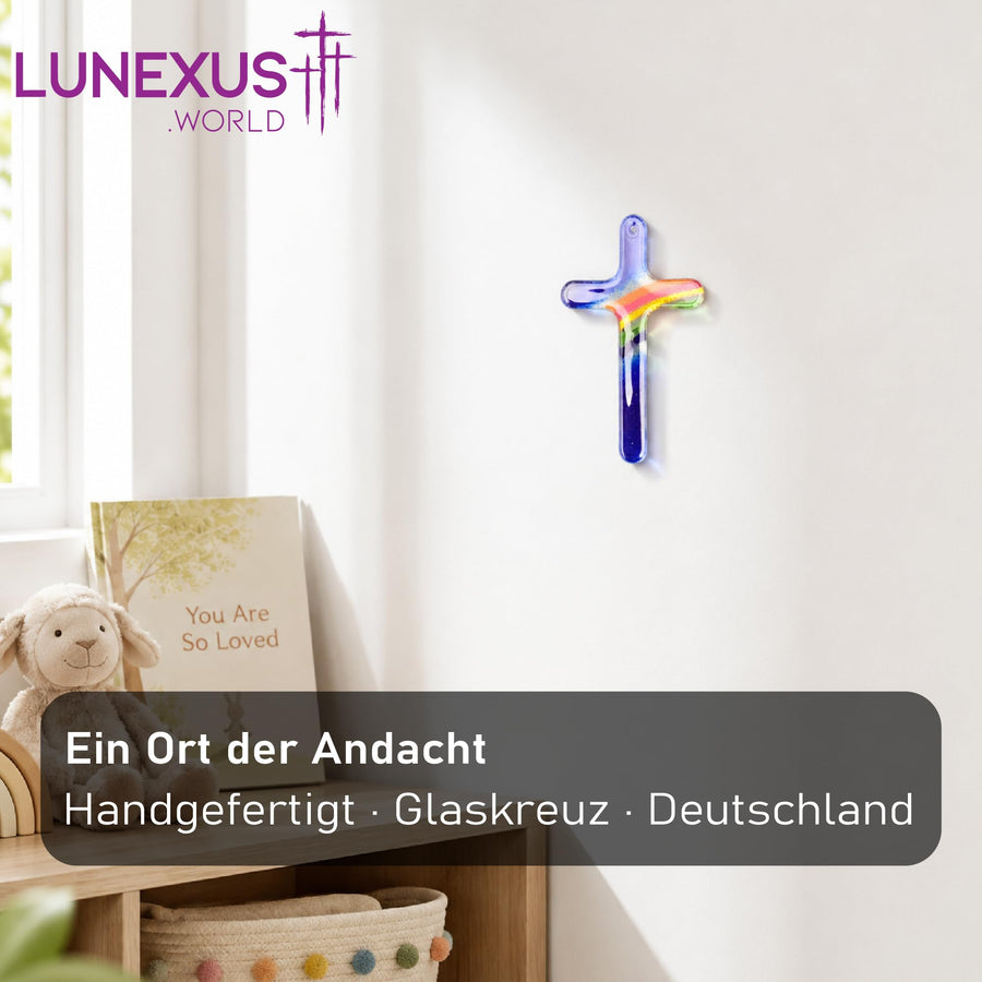 Kleines Glaskreuz 14×8,5 cm in Regenbogenfarben, gesegnet – Bild 5