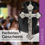 Kruzifix Kreuzkette perlmuttfarben weiß mit silberfarbenem Korpus und schwarzem Lederband, 10,5 cm – Bild 4