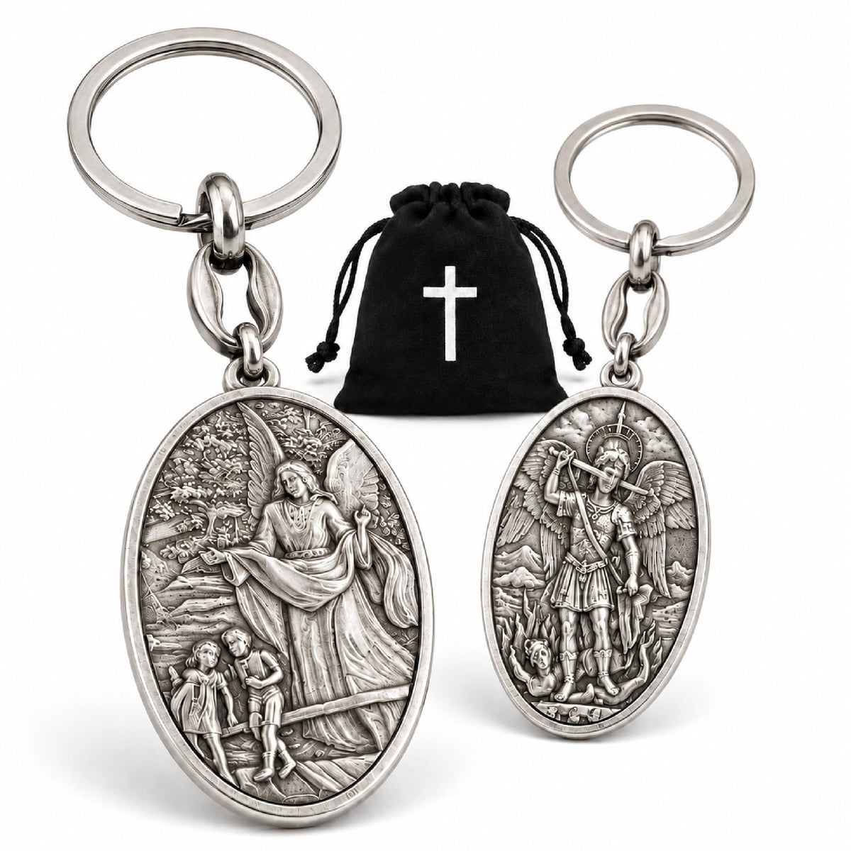 Schutzengel Schlüsselanhänger Metall silber 9,5 cm, gesegnet, mit schwarzem Samtbeutel