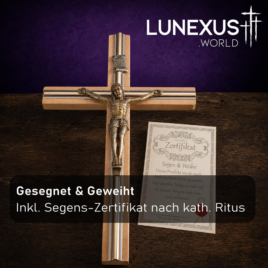 Crucifix mural en hêtre avec Christ en métal, plaque INRI et bandes de métal, 28 × 14 cm, bénit – image 4
