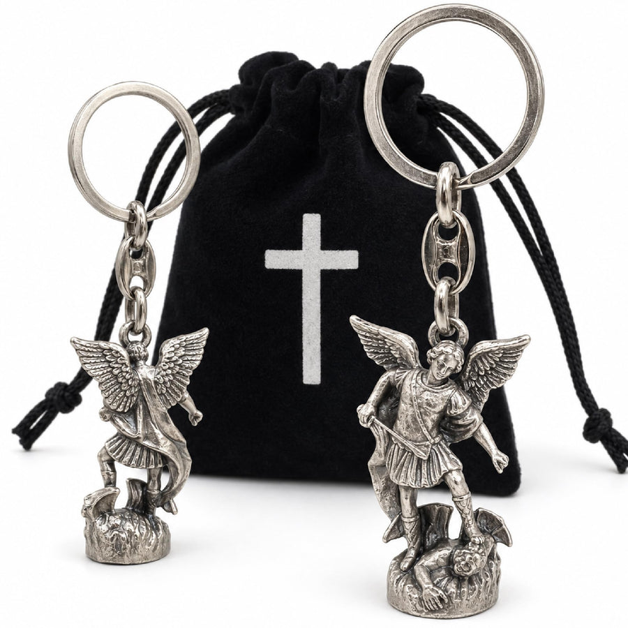 Schutzengel Schlüsselanhänger 3D-Figur Metall antik 8,5 cm, gesegnet, mit Samtbeutel