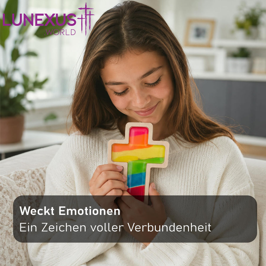 Wandkreuz aus Buchenholz mit Glaskern in Regenbogenfarben, 17×12 cm, gesegnet – Bild 7