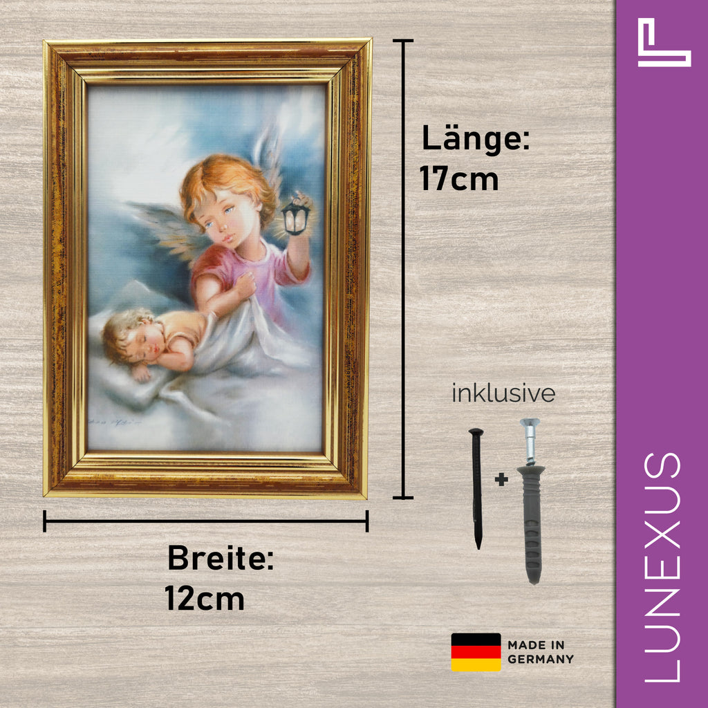 Schutzengelbild 12×17 cm – Motiv „Engel mit Laterne schützt schlafendes Baby“ - LUNEXUS