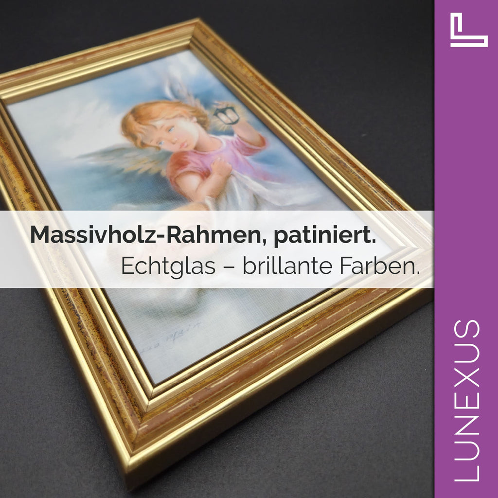 Schutzengelbild 12×17 cm – Motiv „Engel mit Laterne schützt schlafendes Baby“ - LUNEXUS