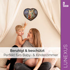 Schutzengelbild Herzform 14×15,5 cm – Engel führt Kinder über Brücke - LUNEXUS