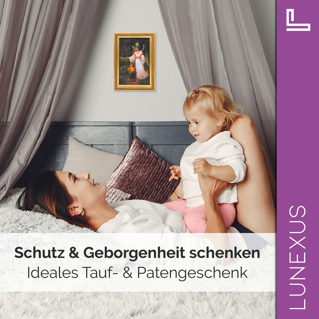 Schutzengelbild 12×17 cm – Motiv „Engel begleitet Kind durch dunklen Wald“ - LUNEXUS