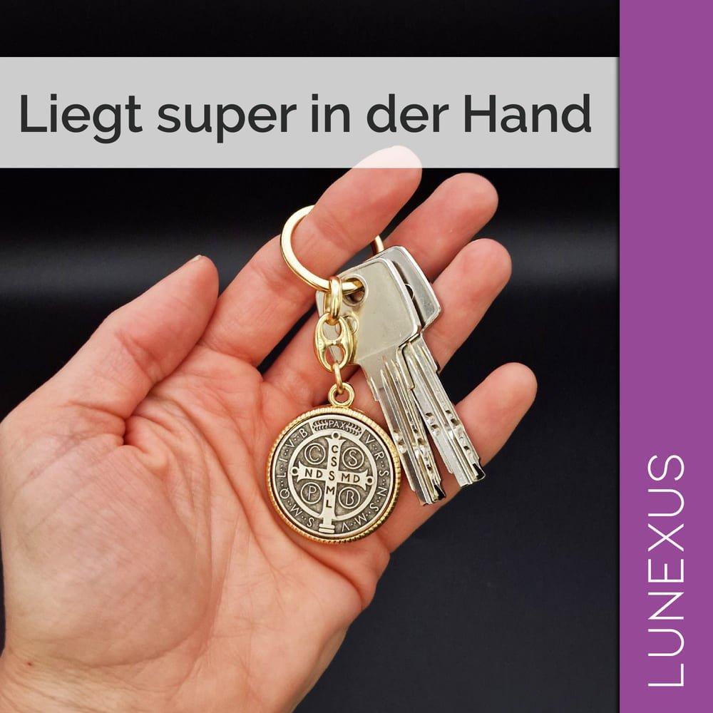 Benediktus Schlüsselanhänger 9 cm – Gold / Antik - Bronze - LUNEXUS
