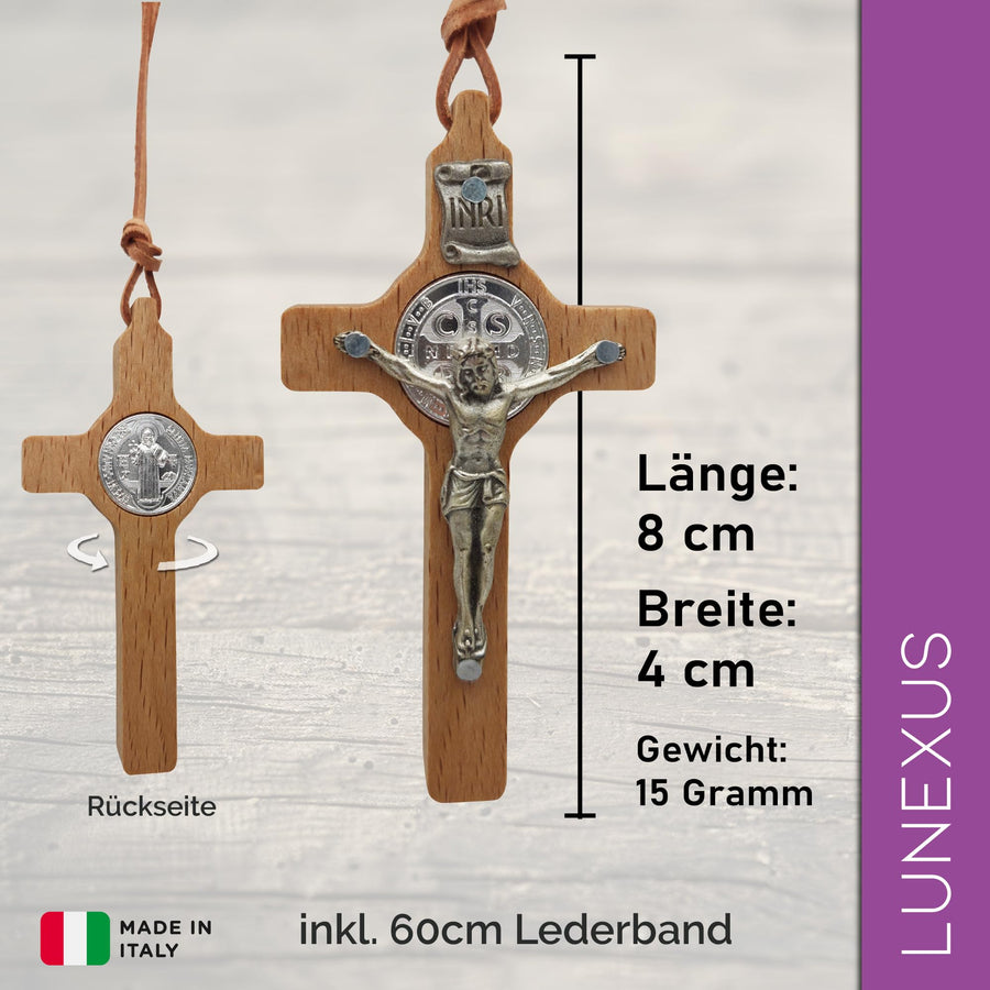 Pendente croce in legno con corpo di Cristo e medaglia di San Benedetto, cordino in pelle e sacchetto – vista 2