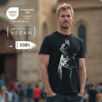 Mann trägt schwarzes Jesus Dornenkrone T-Shirt – modernes christliches Shirt für Alltag und Freizeit