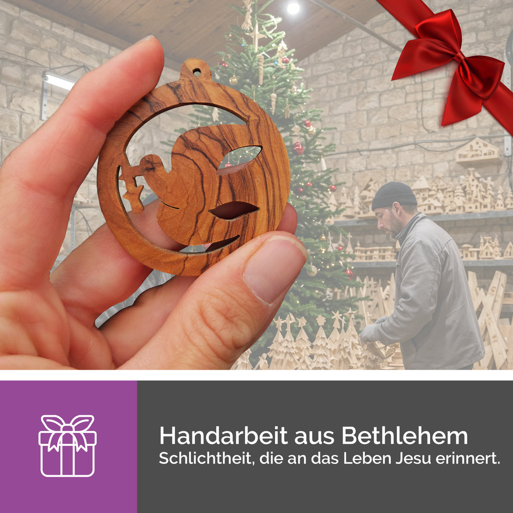 Handwerkliche Fertigung des Olivenholzanhängers Friedenstaube in Bethlehem traditionelles Holzhandwerk