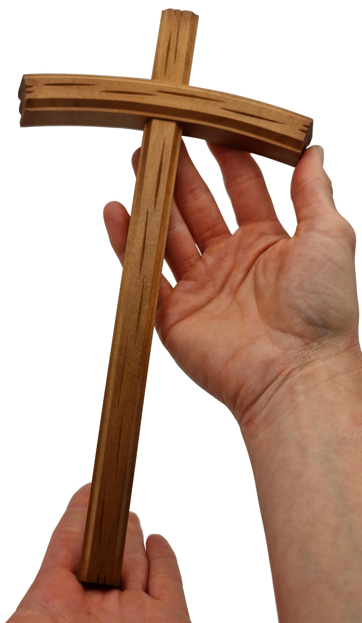 Croce da parete in legno di tiglio 28 cm - scura – vista del prodotto