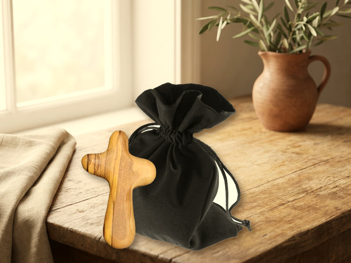 Trostkreuz aus Olivenholz aus Bethlehem mit Samtsäckchen
